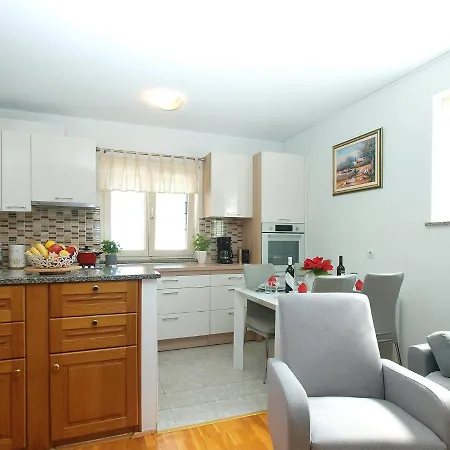 House Kristina 2087 * 풀라