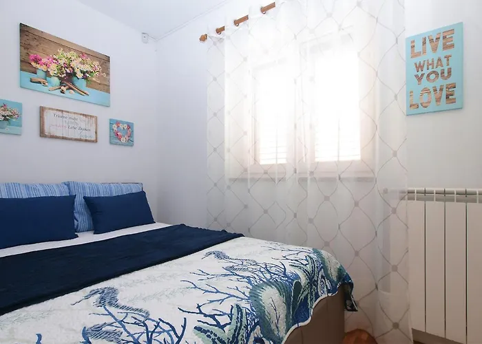 House Kristina 2087 펜션 풀라